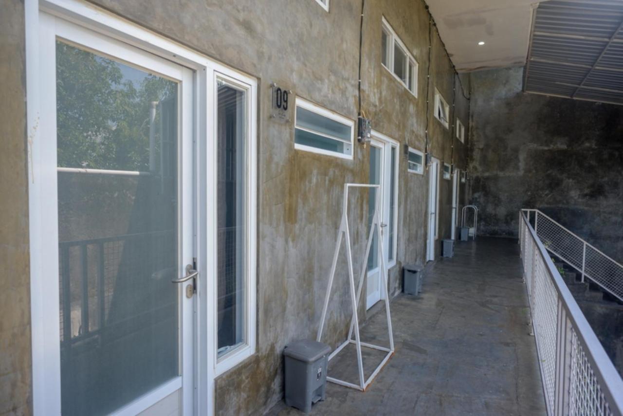 Reddoorz Near Jumbo Mall Sragen Exterior photo